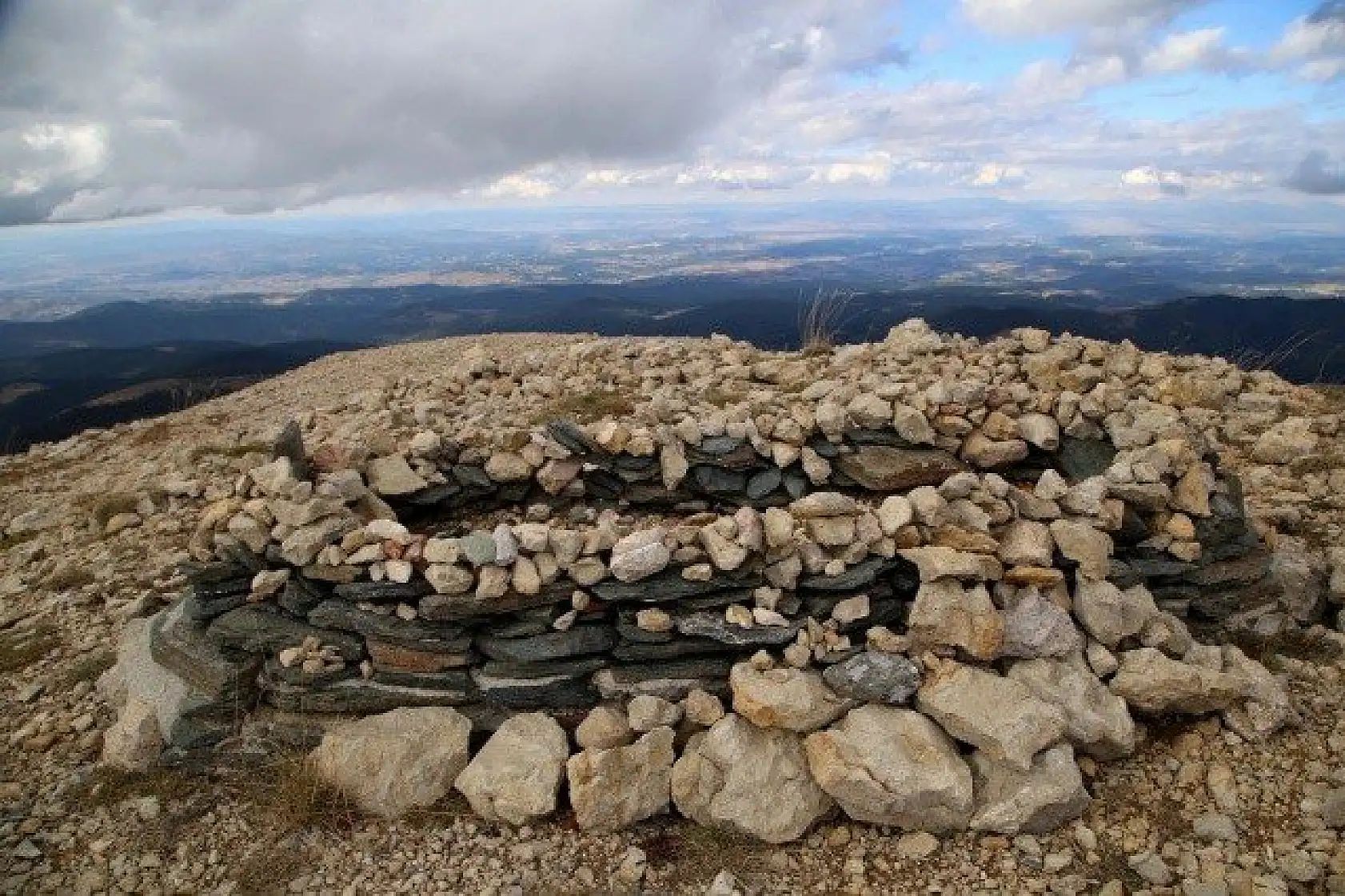 Ilgaz Dağı'nın zirvesindeki mezarlar dikkat çekiyor
