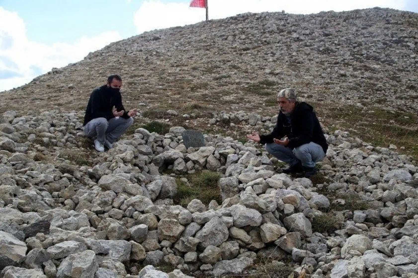 Ilgaz Dağı'nın zirvesindeki mezarlar dikkat çekiyor