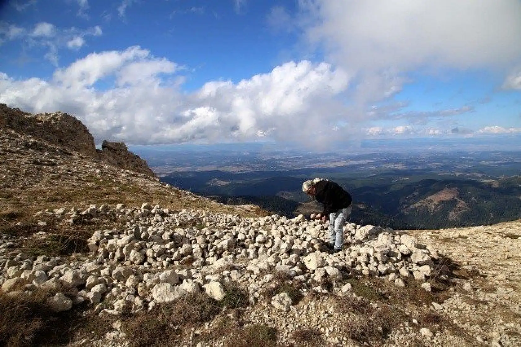 Ilgaz Dağı'nın zirvesindeki mezarlar dikkat çekiyor