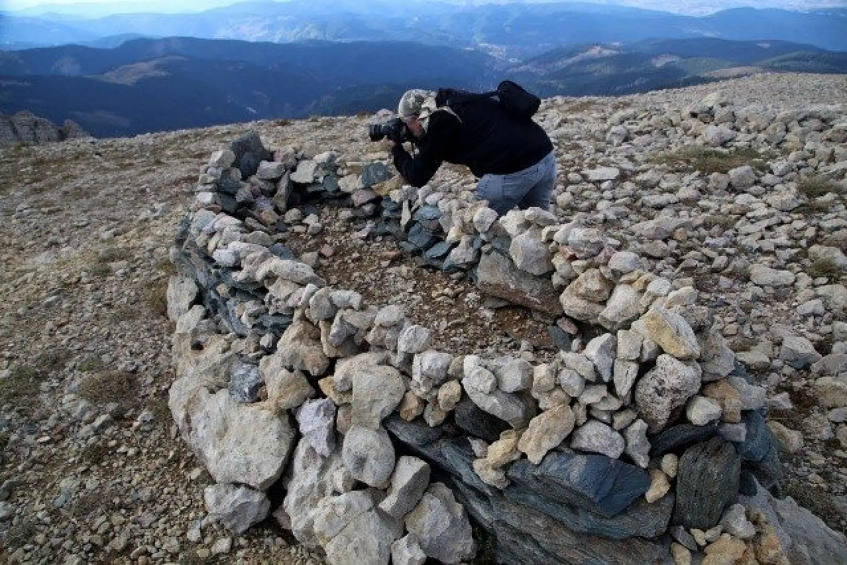Ilgaz Dağı'nın zirvesindeki mezarlar dikkat çekiyor
