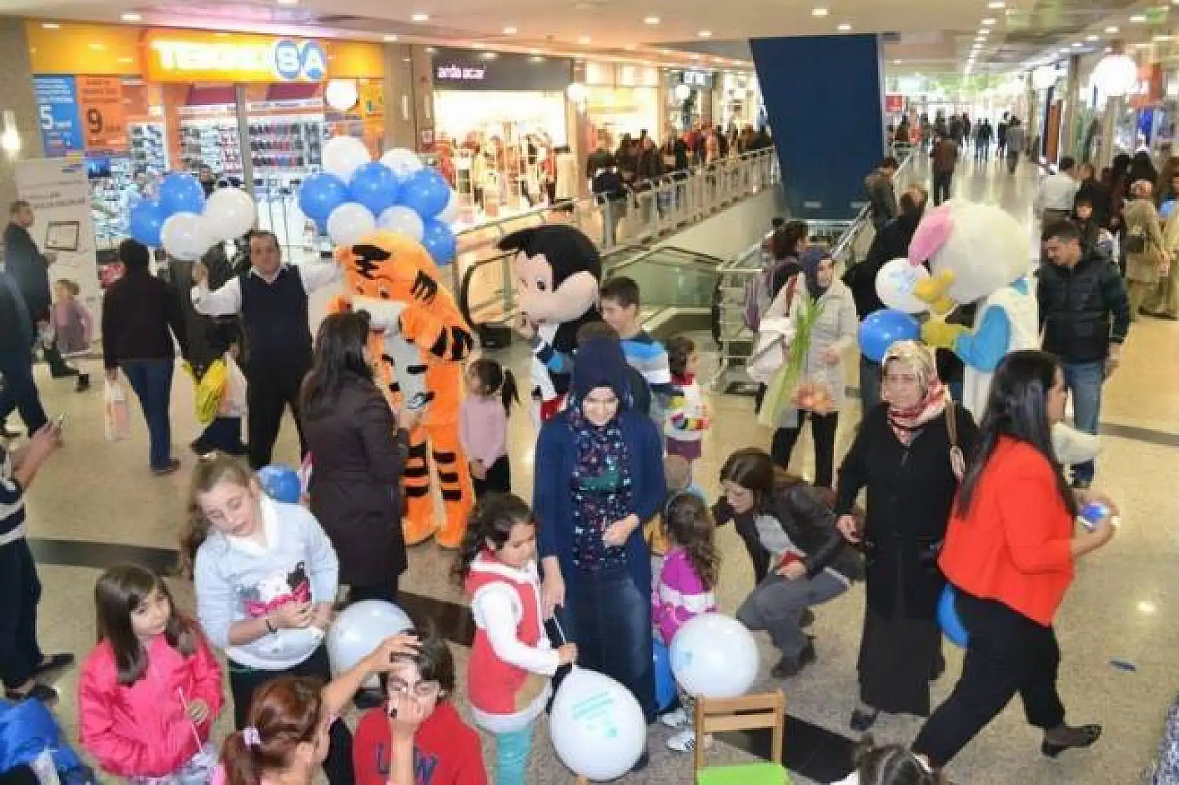 Barutçuoğlu AVM çocukları şaşırttı