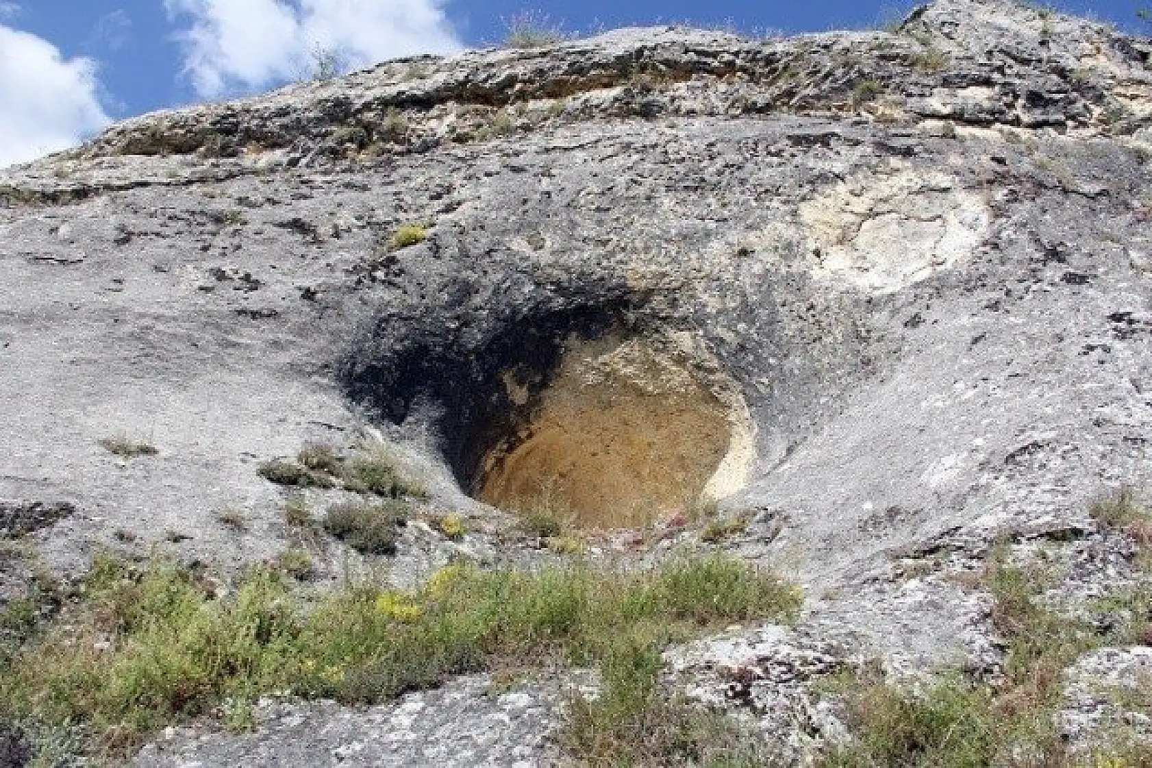 Kazan kayası, kışın yaban hayvanlarının yazın turistlerin ilgi odağı