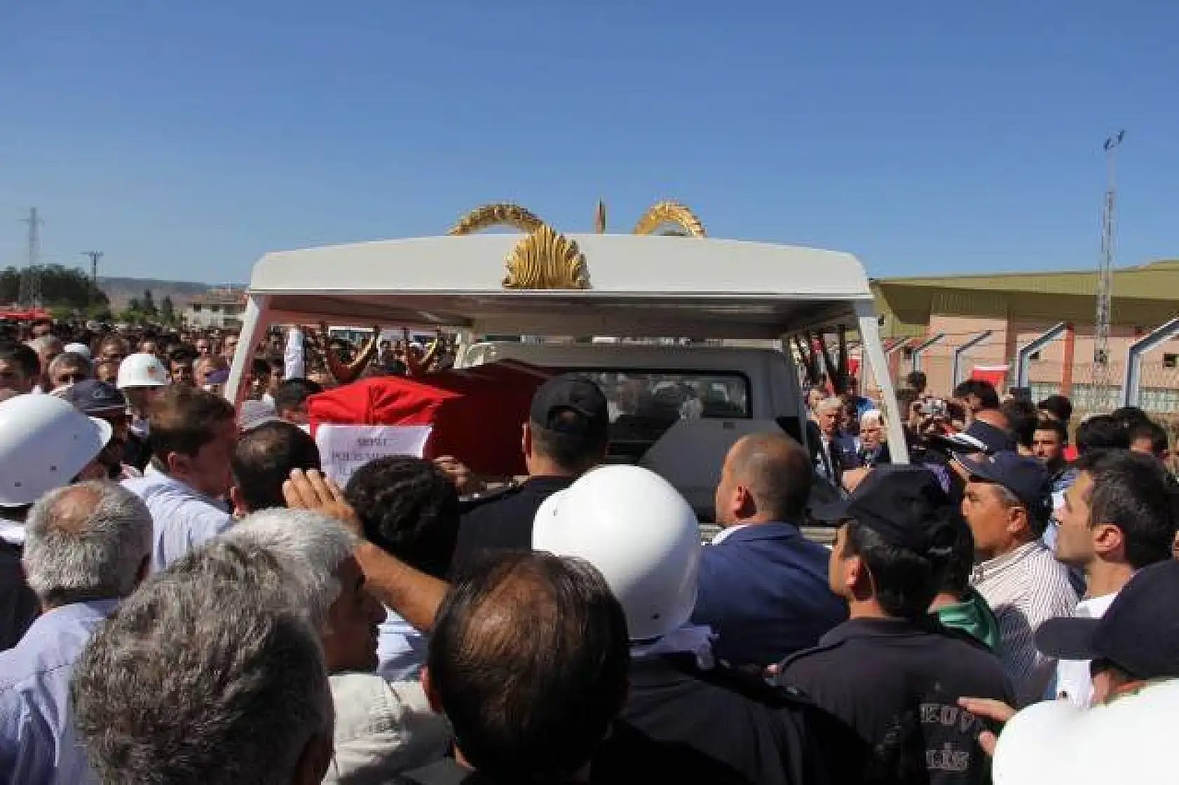 Şehit İlker Narin toprağa verildi