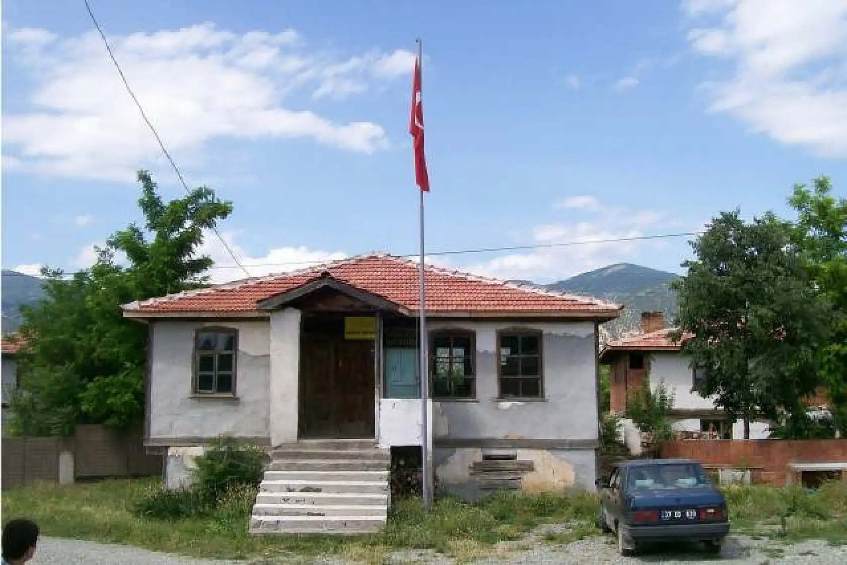 Köylüler okullarına sahip çıktı