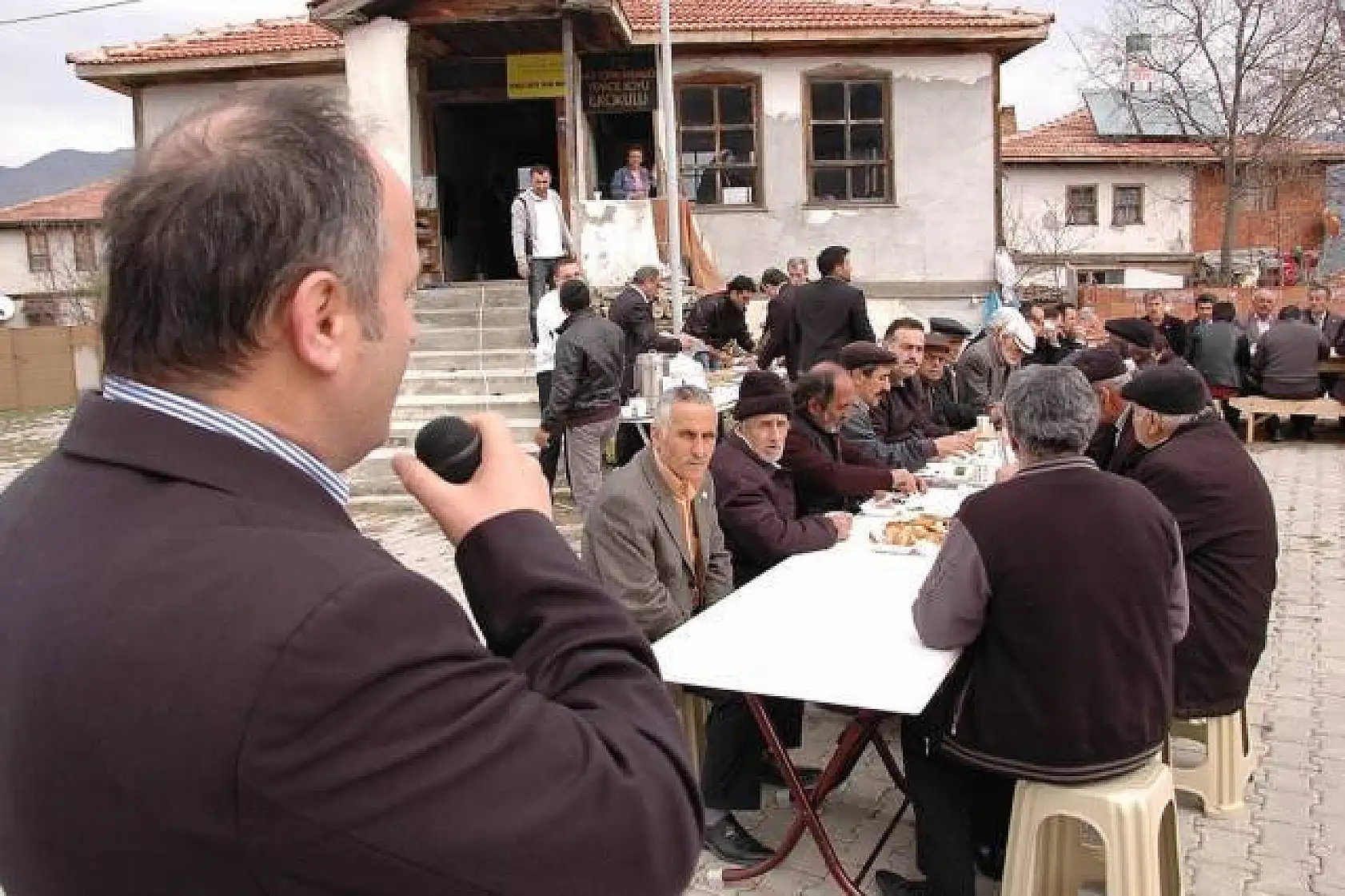 Köylüler okullarına sahip çıktı
