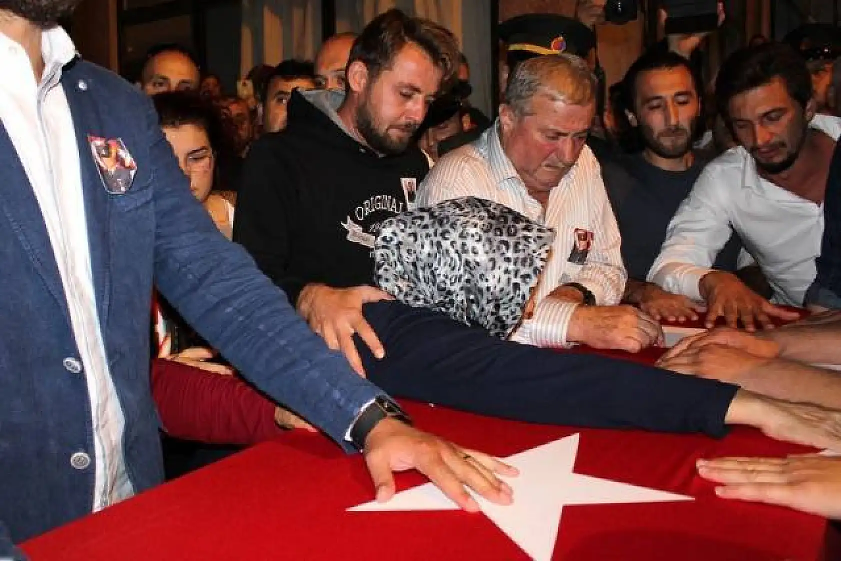 Şehit Ömer Şenel'i binlerce kişi uğurladı