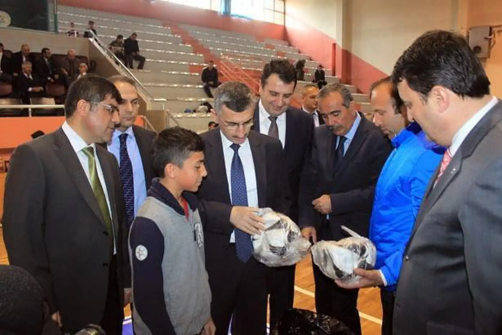 Amatör Spor Kulüplerine malzeme yardım töreni