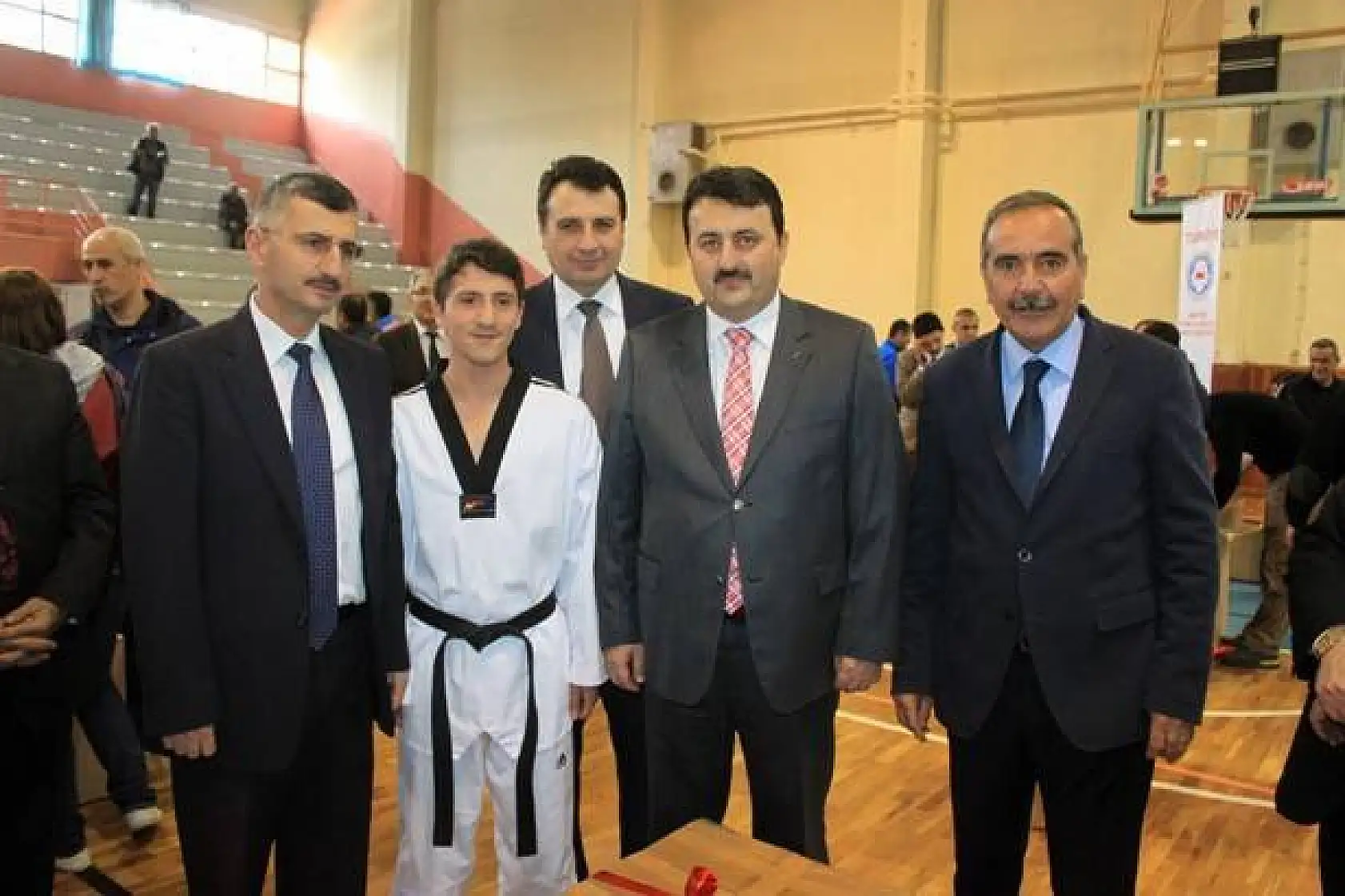 Amatör Spor Kulüplerine malzeme yardım töreni