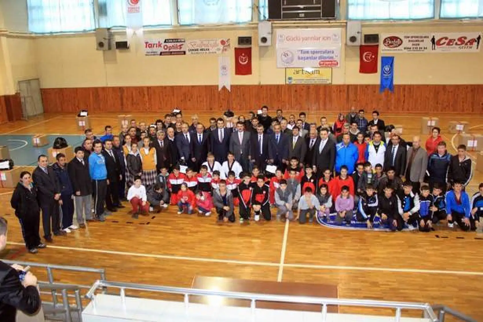 Amatör Spor Kulüplerine malzeme yardım töreni