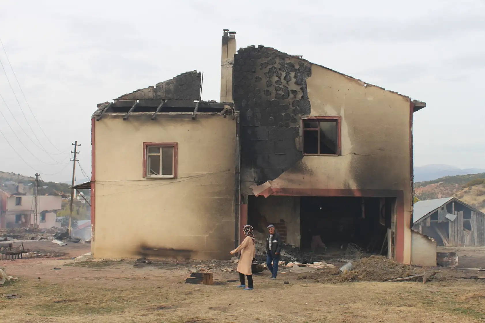 47 evin yandığı yangından geriye kalanlar!