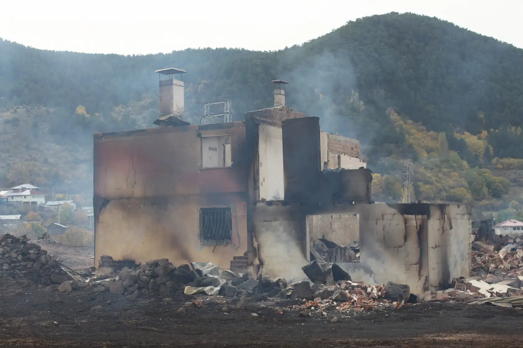 47 evin yandığı yangından geriye kalanlar!