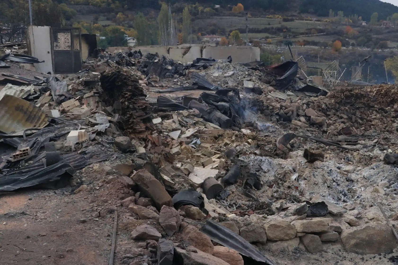 47 evin yandığı yangından geriye kalanlar!