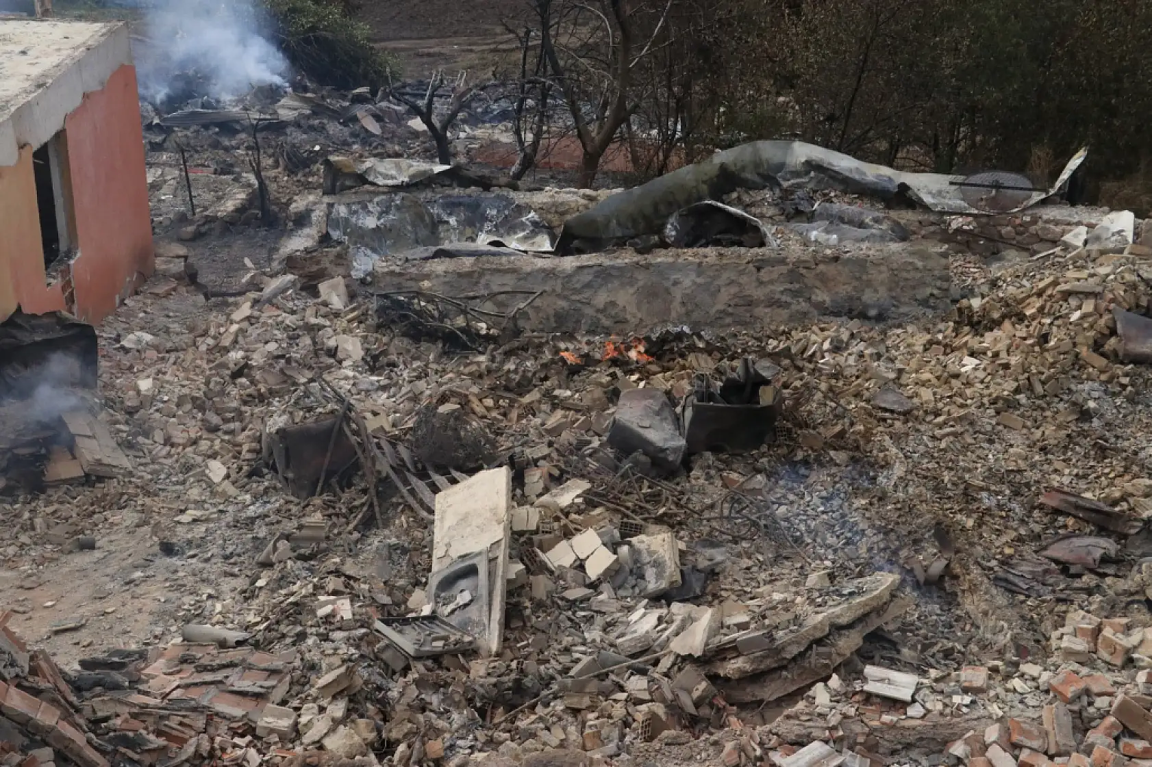 47 evin yandığı yangından geriye kalanlar!