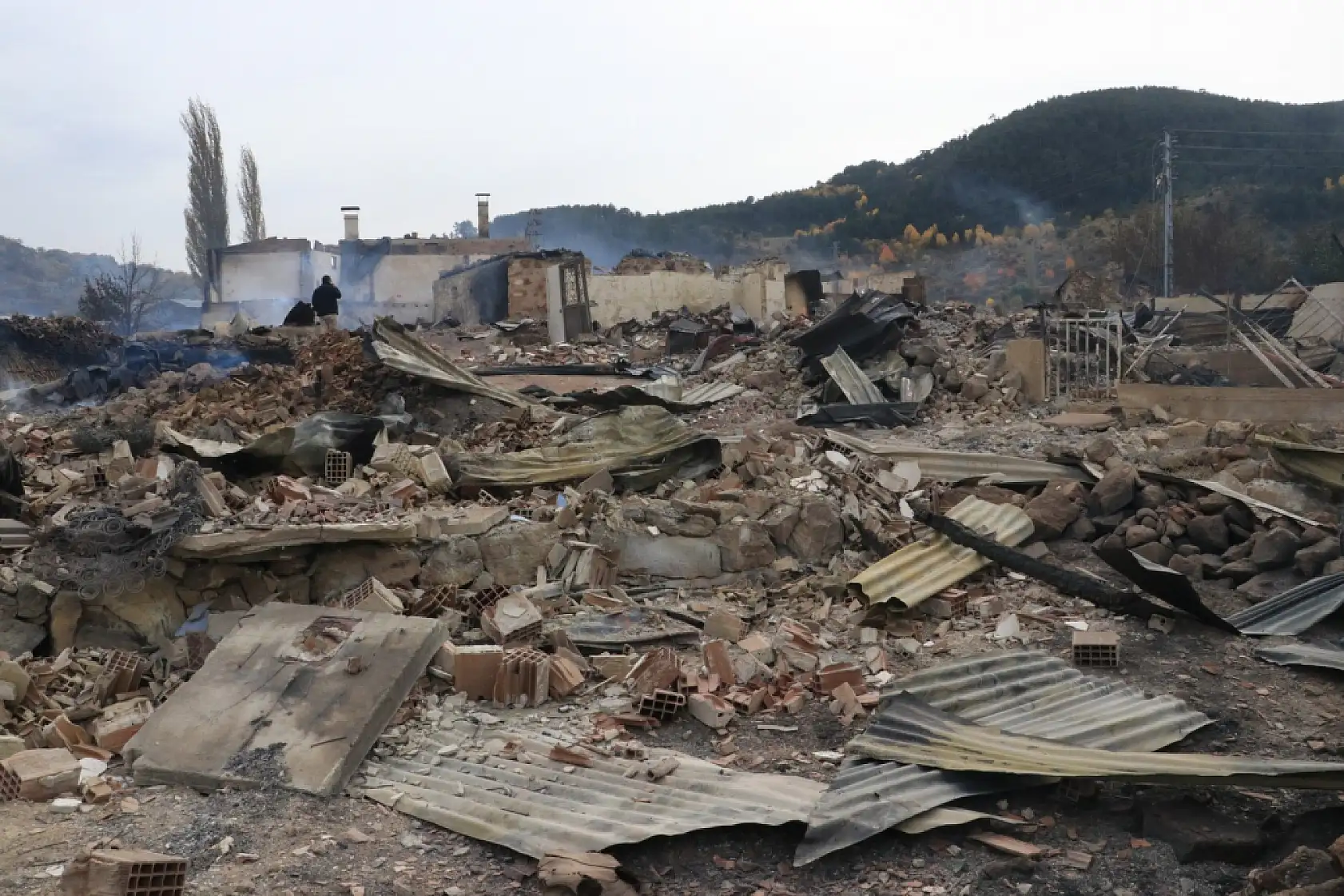 47 evin yandığı yangından geriye kalanlar!