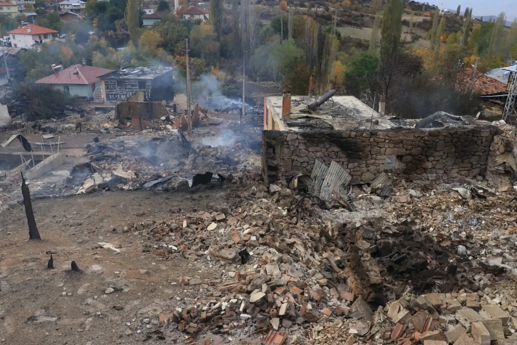 47 evin yandığı yangından geriye kalanlar!