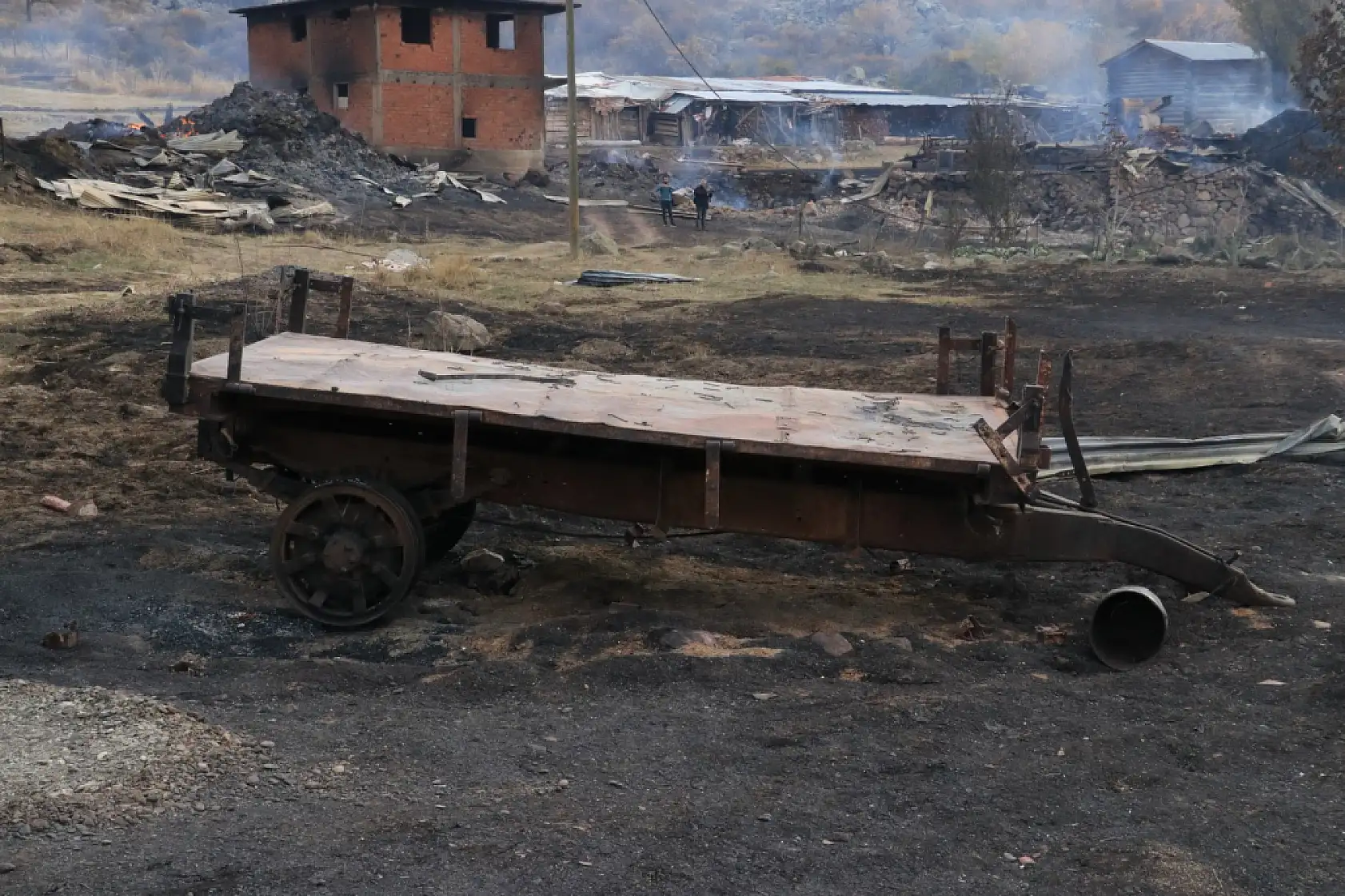 47 evin yandığı yangından geriye kalanlar!