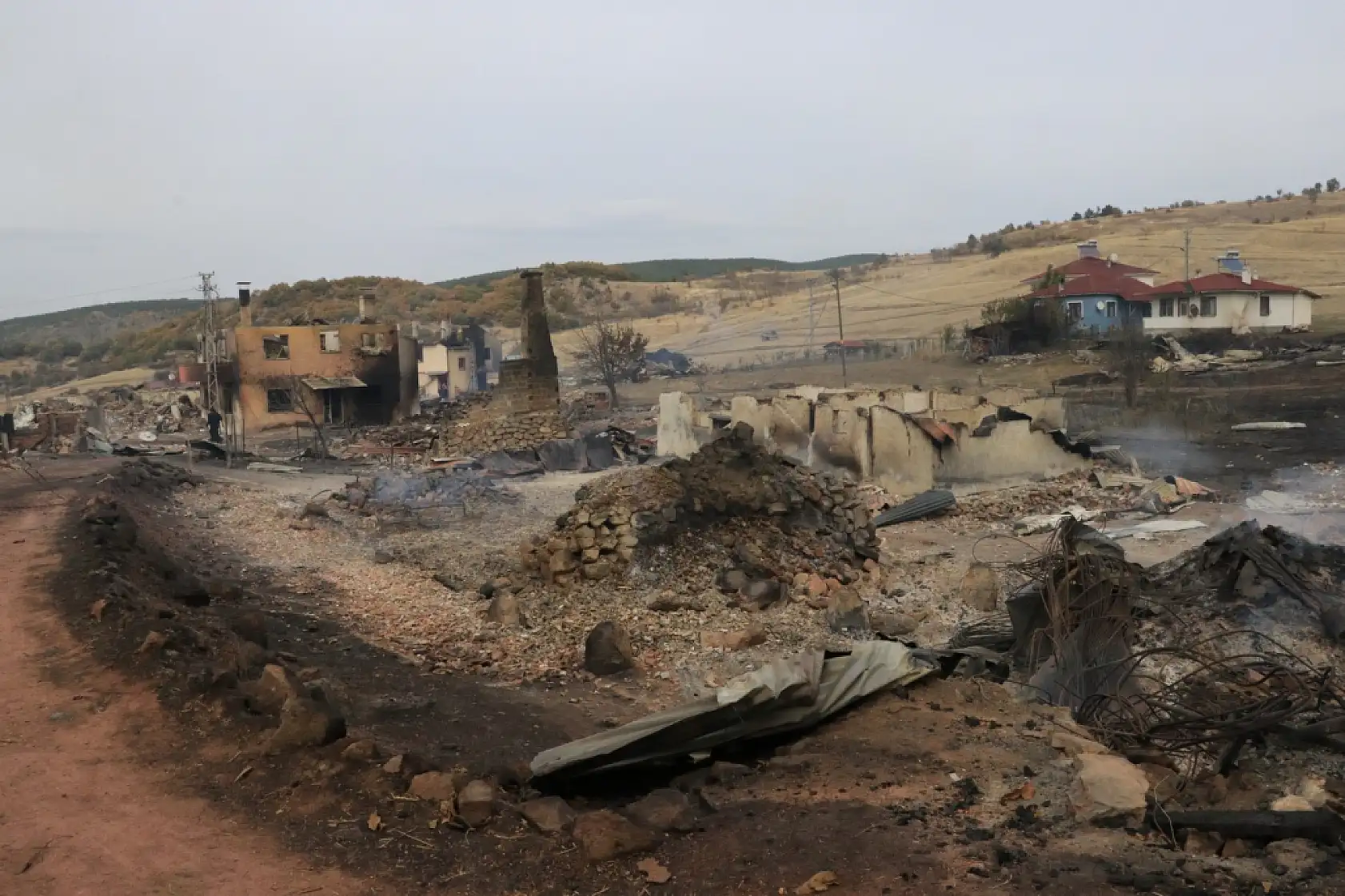 47 evin yandığı yangından geriye kalanlar!