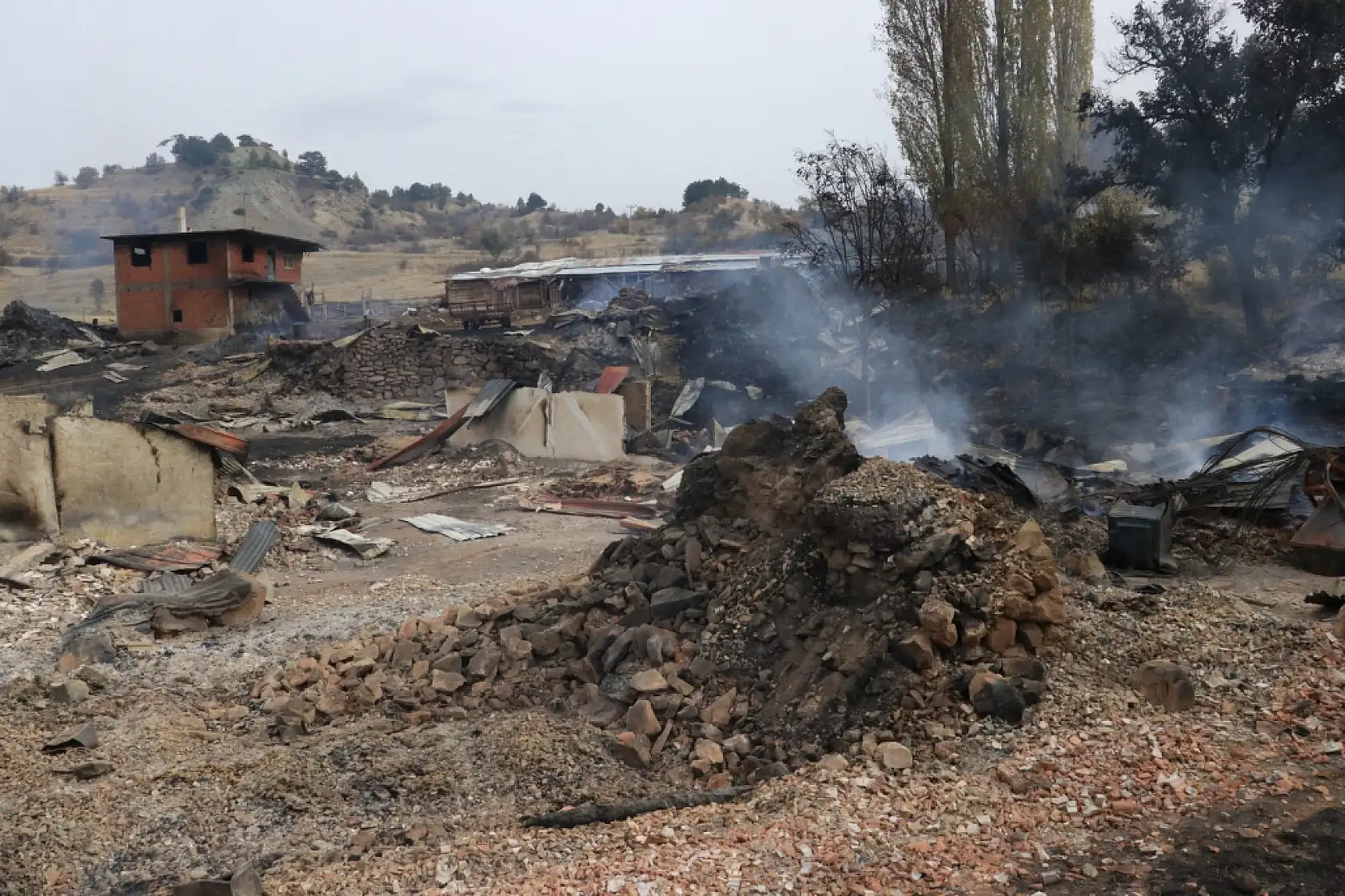 47 evin yandığı yangından geriye kalanlar!