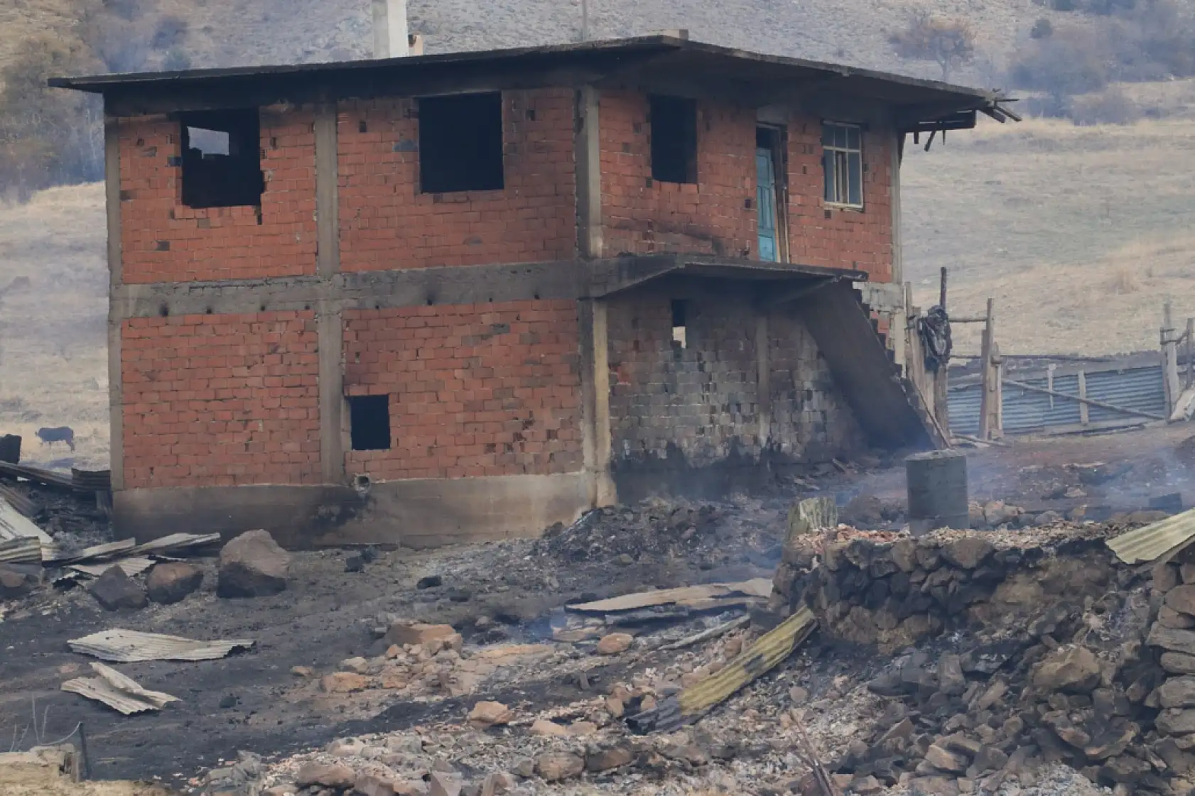 47 evin yandığı yangından geriye kalanlar!