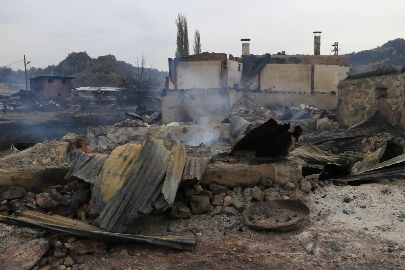 47 evin yandığı yangından geriye kalanlar!