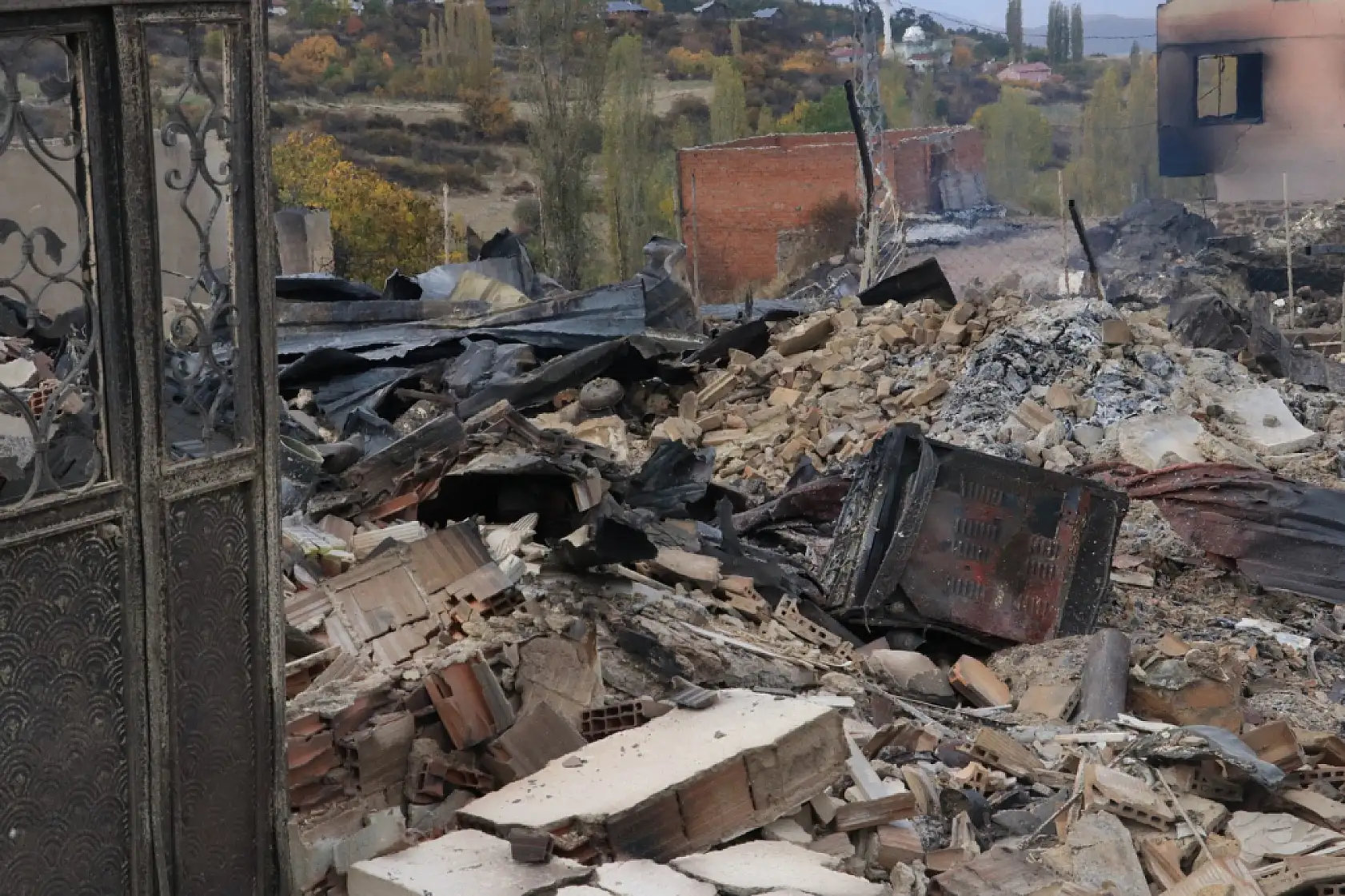 47 evin yandığı yangından geriye kalanlar!