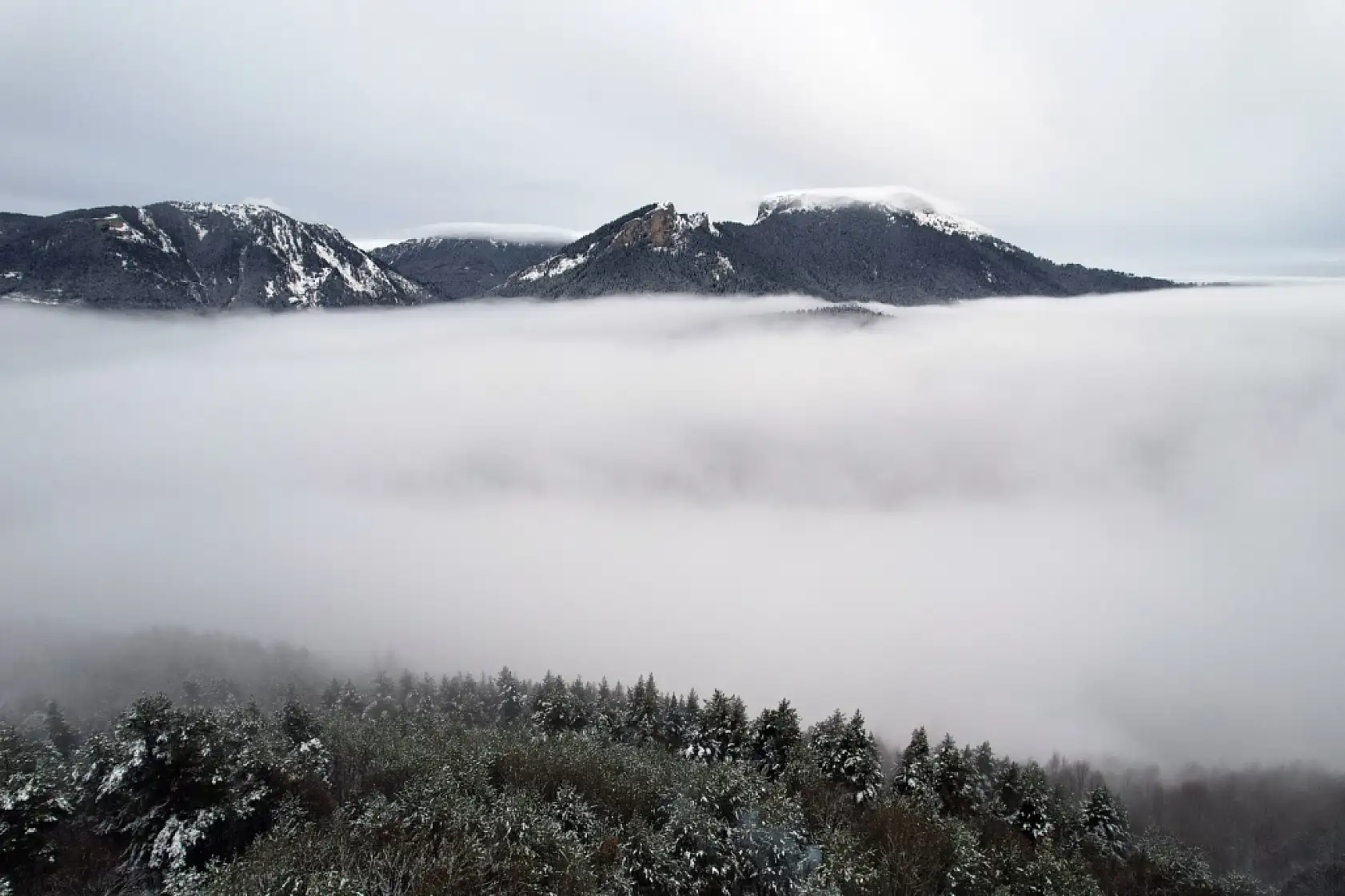 Küre Dağları'nda kar ve sis etkili oldu