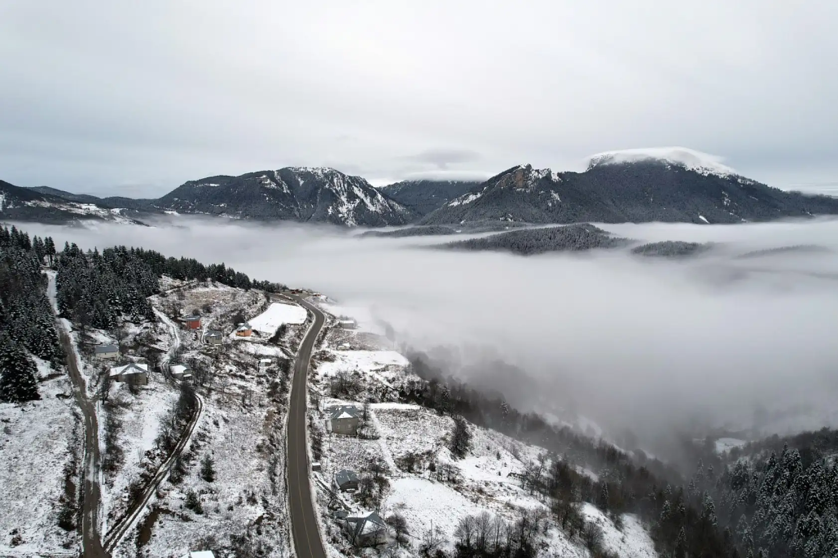Küre Dağları'nda kar ve sis etkili oldu