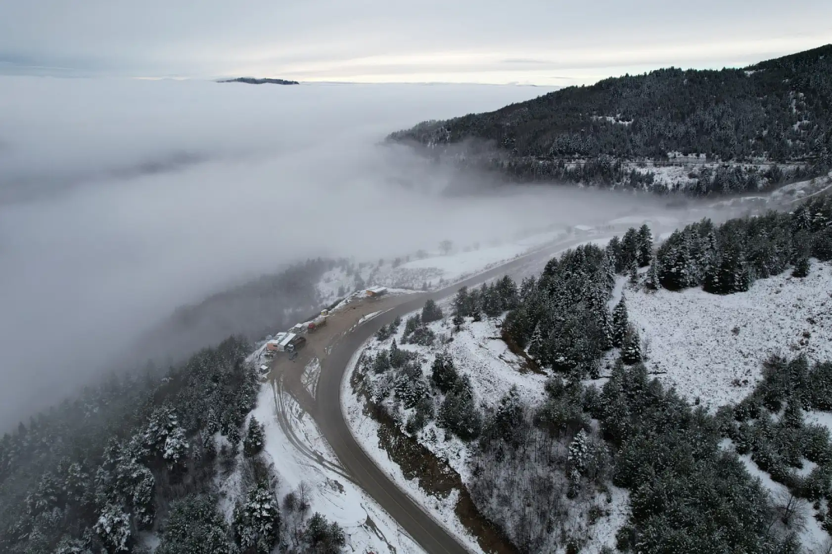 Küre Dağları'nda kar ve sis etkili oldu