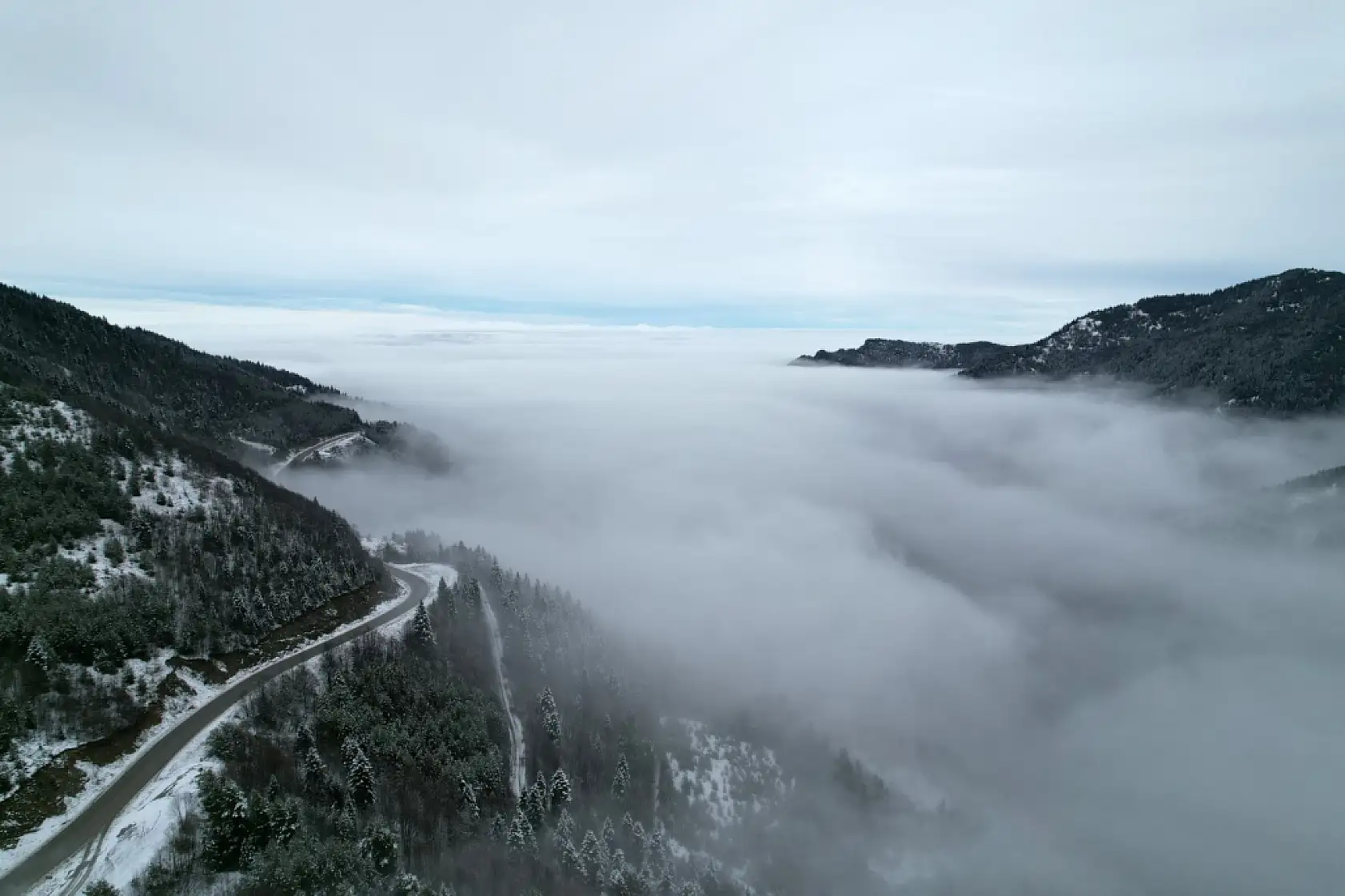 Küre Dağları'nda kar ve sis etkili oldu