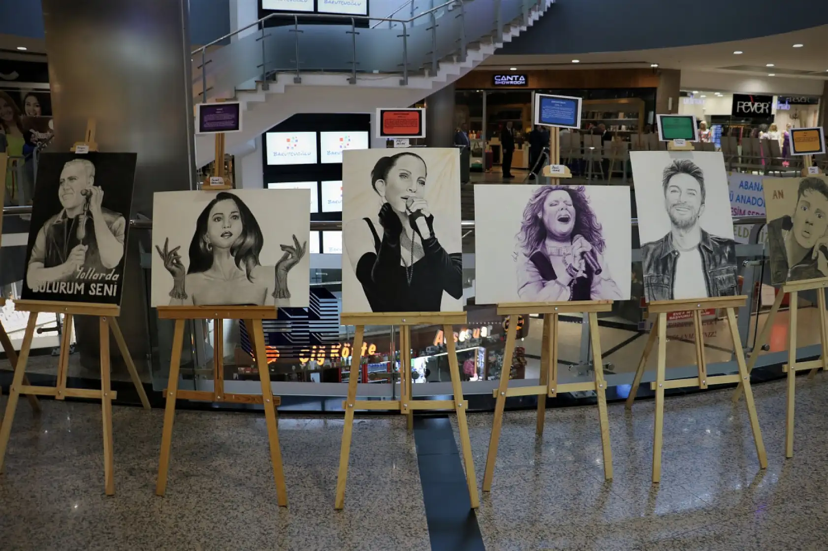 İsmi tarihe geçen insanların resmedildiği sergi