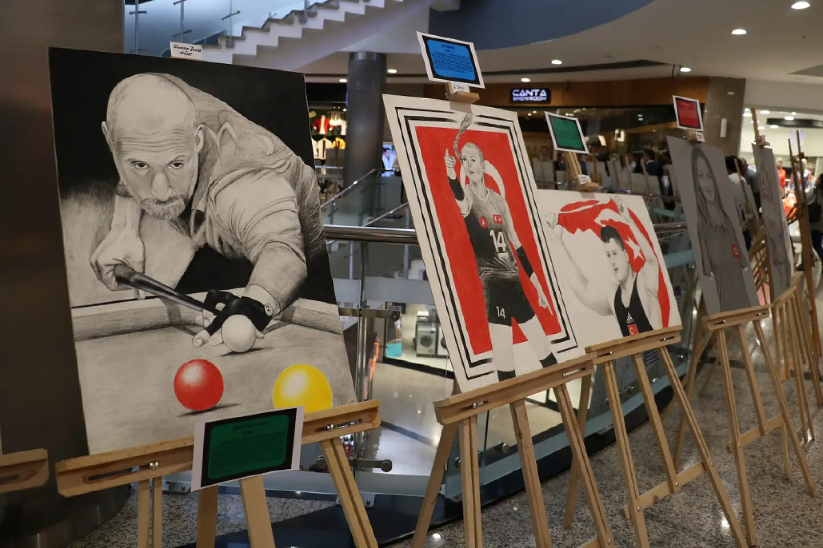 İsmi tarihe geçen insanların resmedildiği sergi