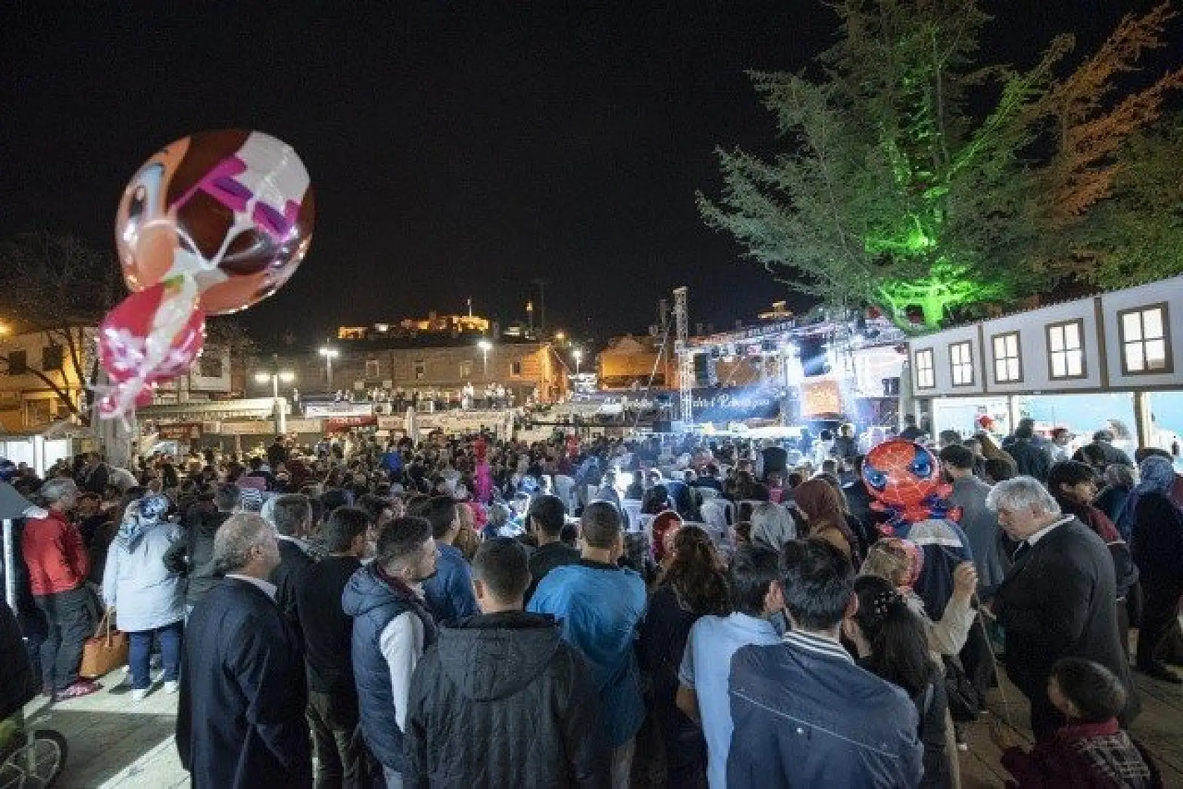 Kastamonu Belediyesi'nin Ramazan Sokağı'na yoğun ilgi!