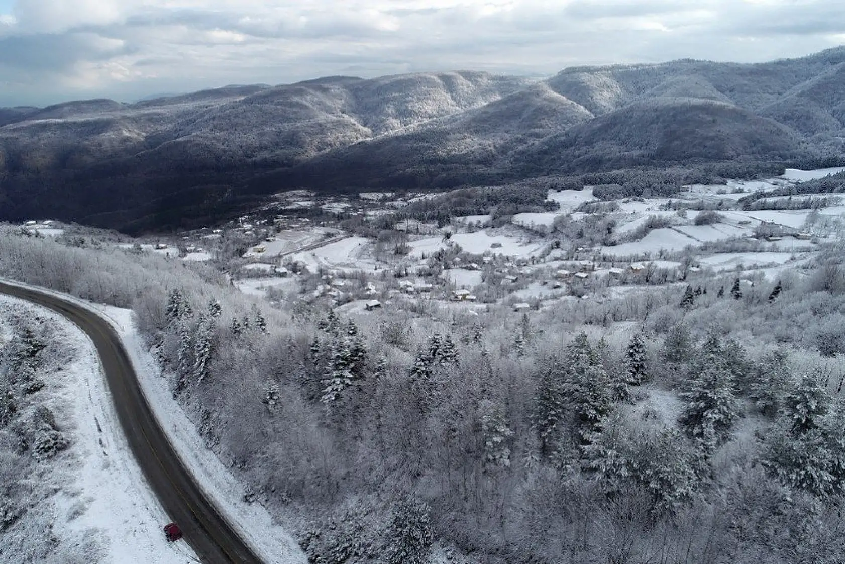 Kastamonu'da kar yağışı kartpostallık manzaralar oluşturdu
