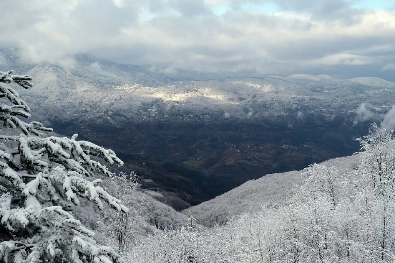 Kastamonu'da kar yağışı kartpostallık manzaralar oluşturdu