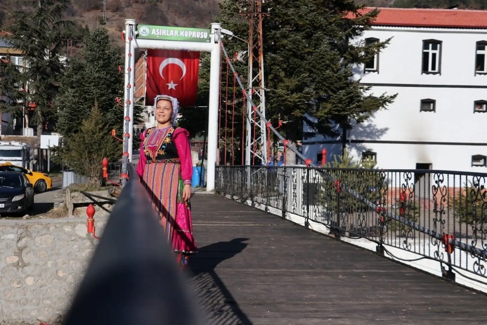 Azdavay'da belediye personeli yöresel giysileriyle mesai yapıyor