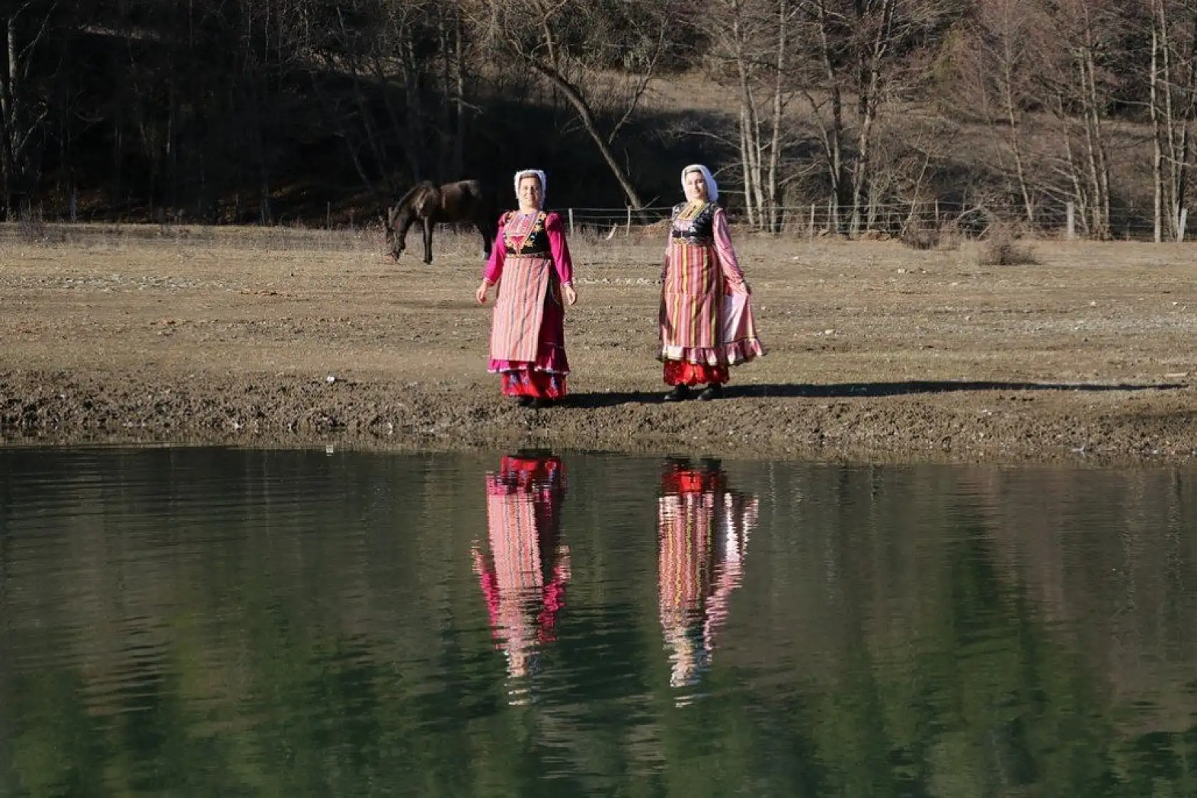 Azdavay'da belediye personeli yöresel giysileriyle mesai yapıyor