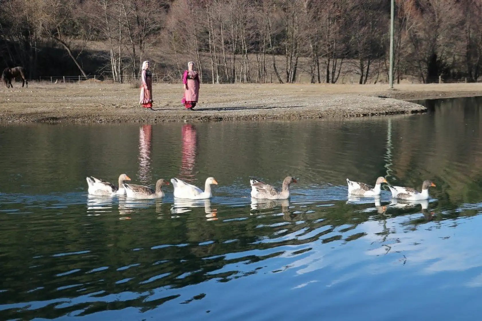 Azdavay'da belediye personeli yöresel giysileriyle mesai yapıyor