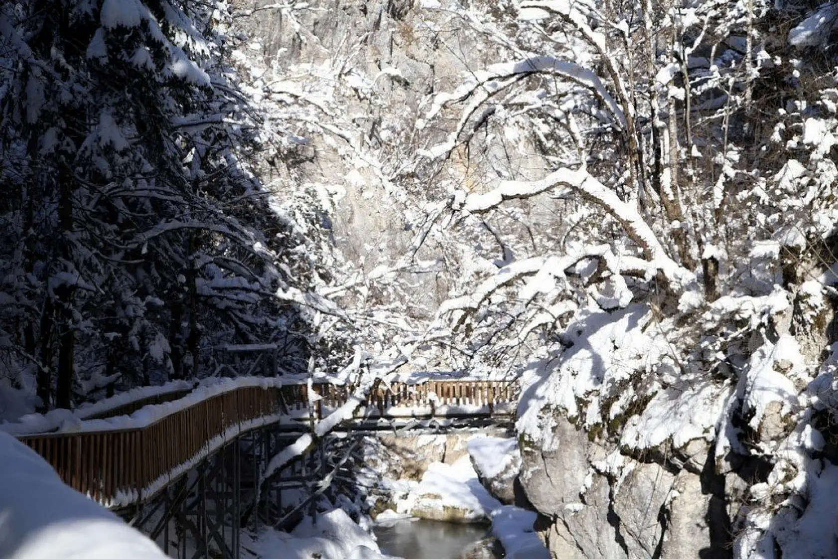 Horma Kanyonu kar altında doyumsuz manzaralar sunuyor