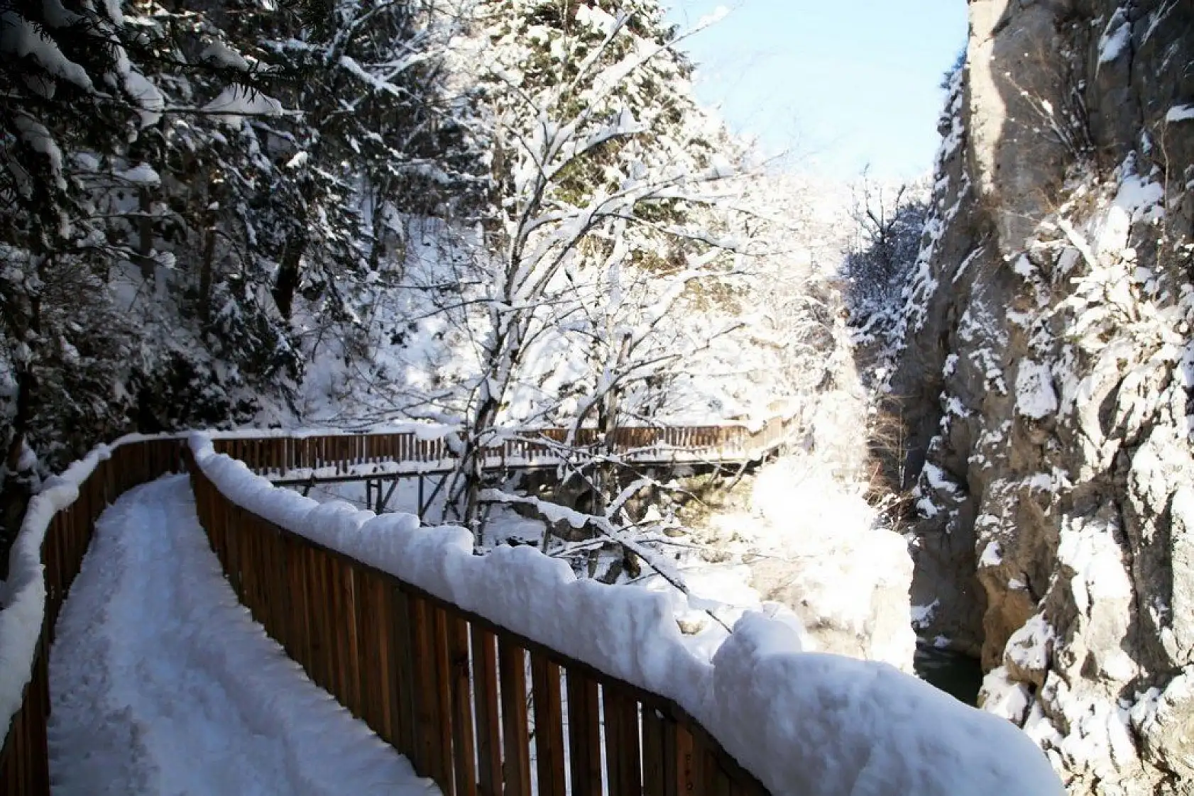 Horma Kanyonu kar altında doyumsuz manzaralar sunuyor