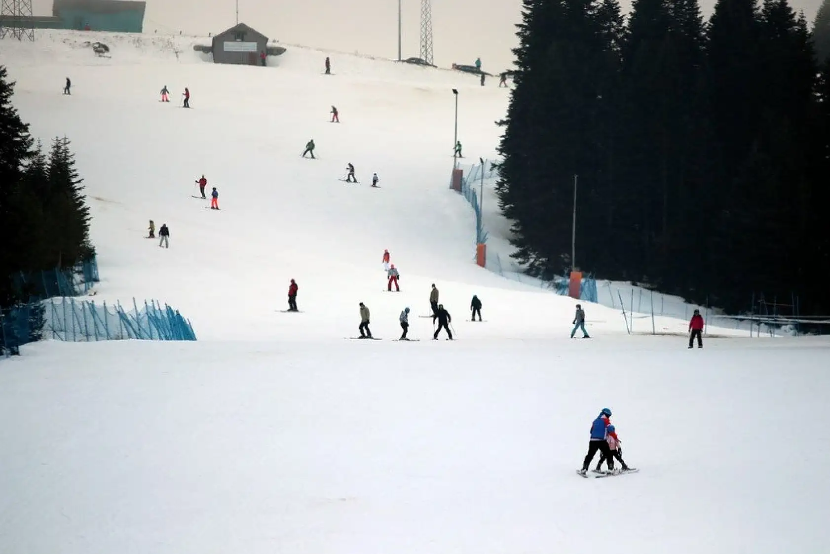 Ilgaz Dağı Kayak Merkezi'nde yoğunluk yaşanıyor