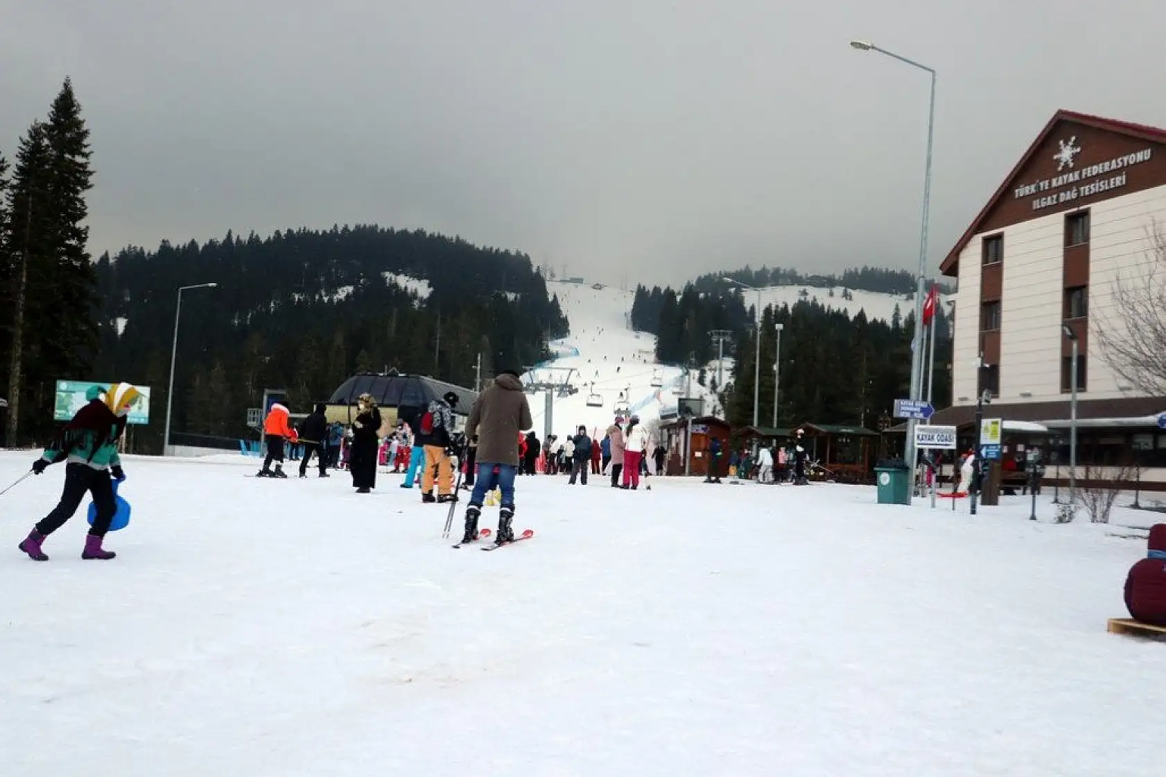 Ilgaz Dağı Kayak Merkezi'nde yoğunluk yaşanıyor