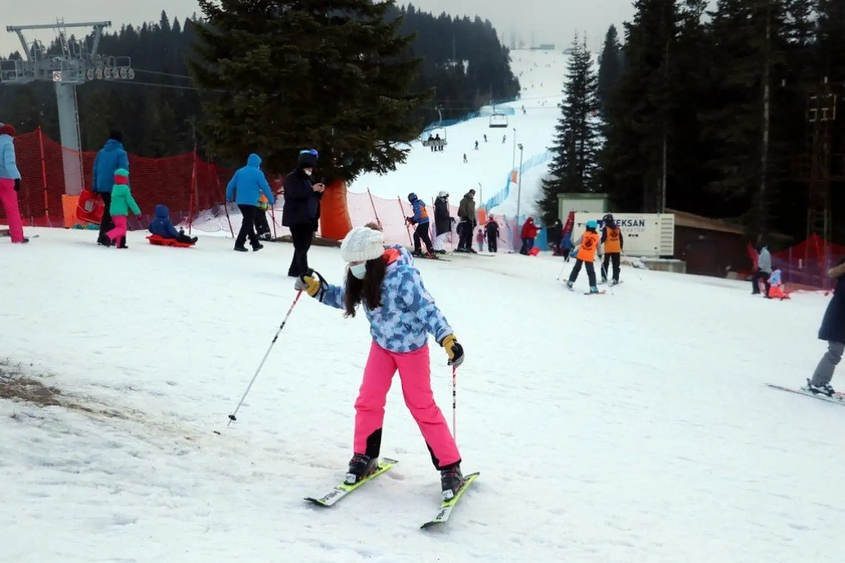Ilgaz Dağı Kayak Merkezi'nde yoğunluk yaşanıyor