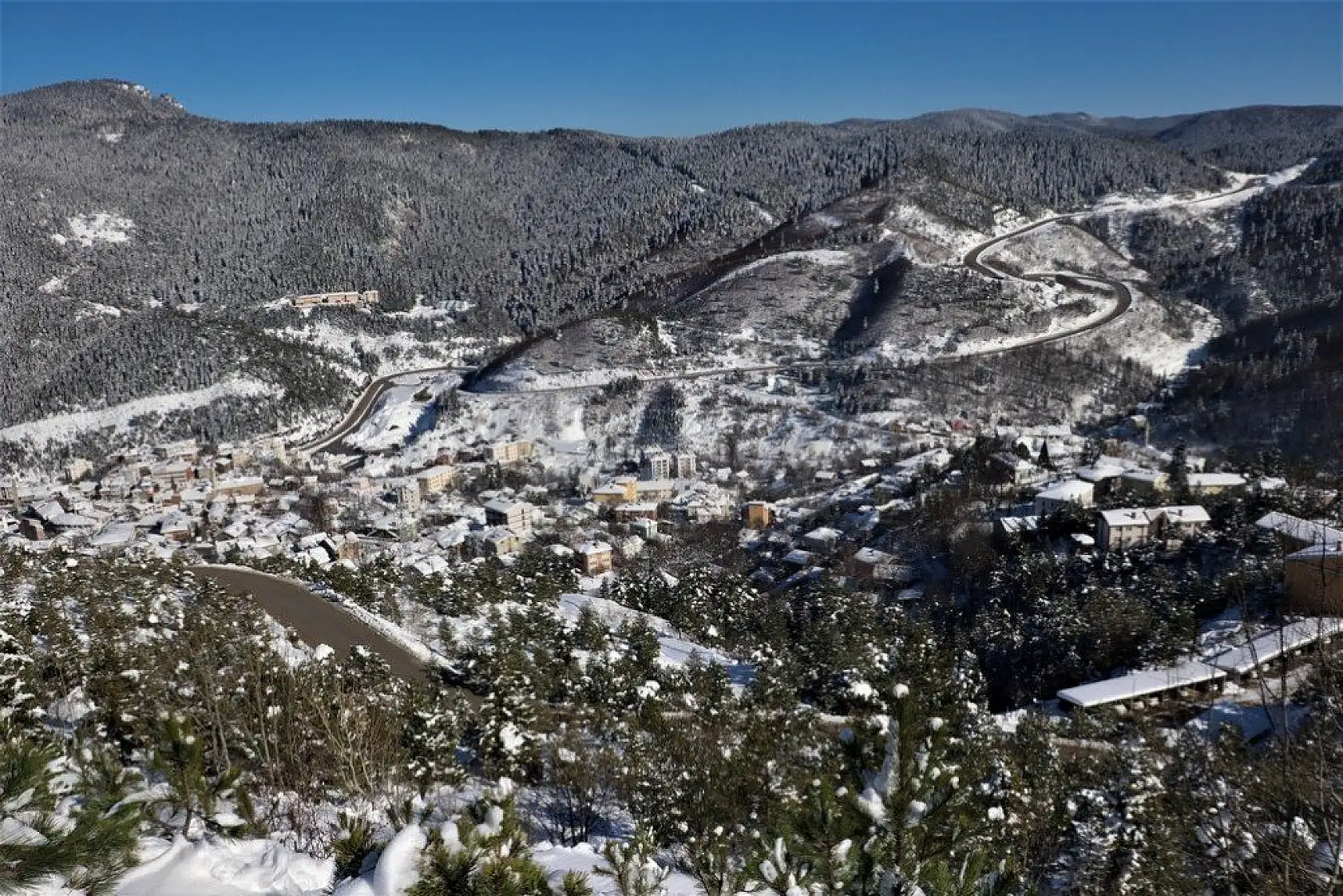 Karla kaplı Küre Dağları görsel şölen sunuyor