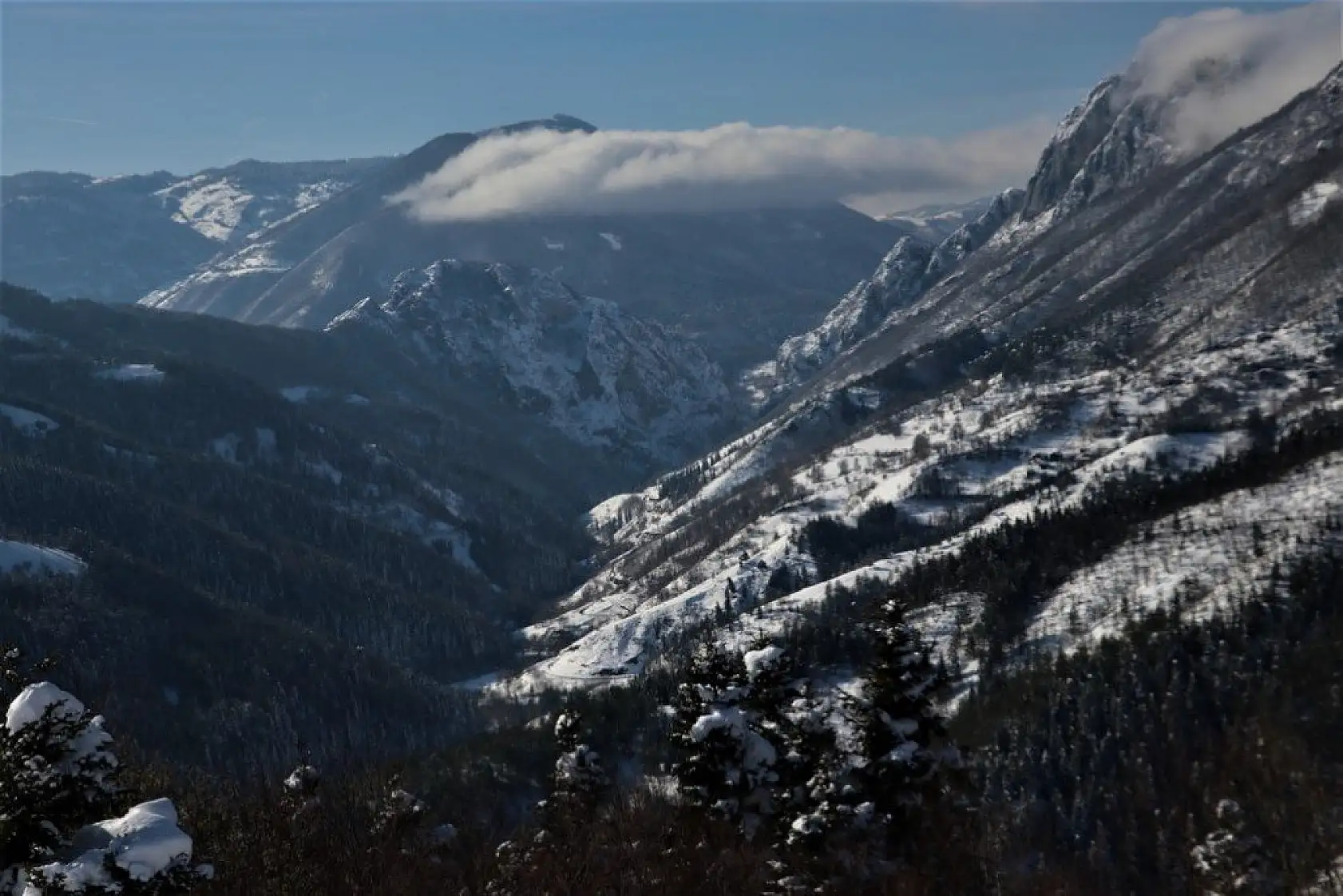 Karla kaplı Küre Dağları görsel şölen sunuyor