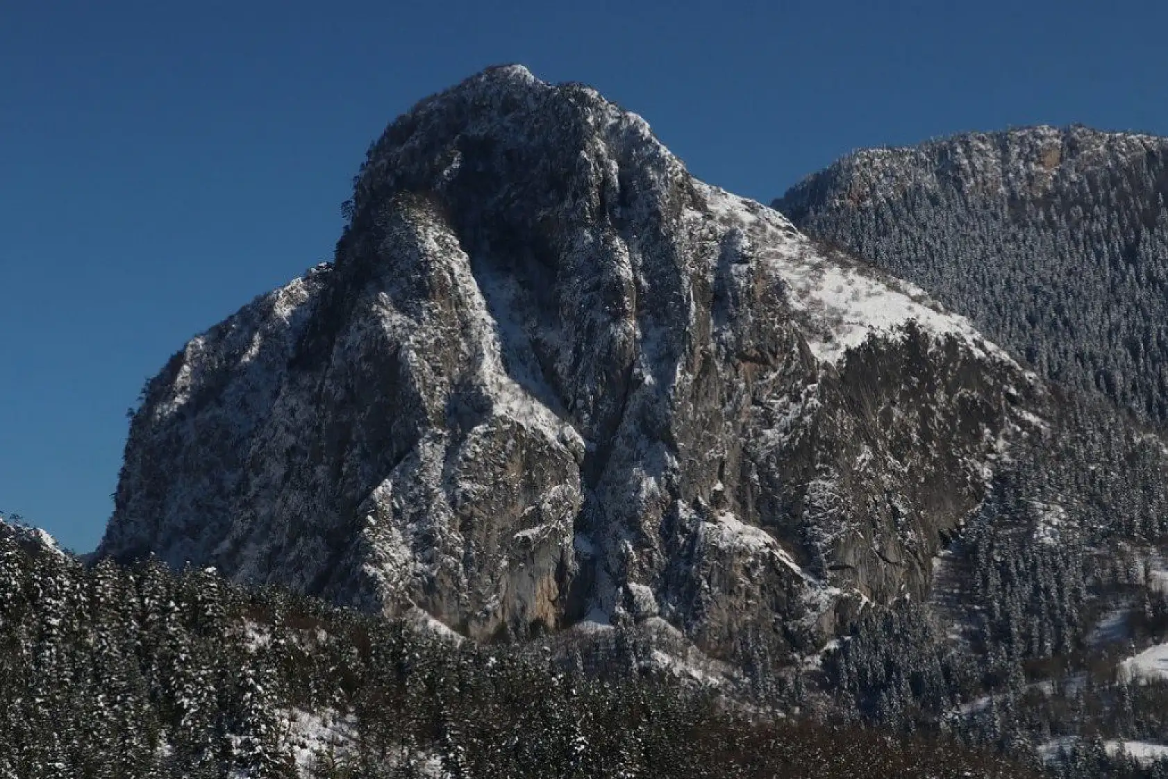 Karla kaplı Küre Dağları görsel şölen sunuyor