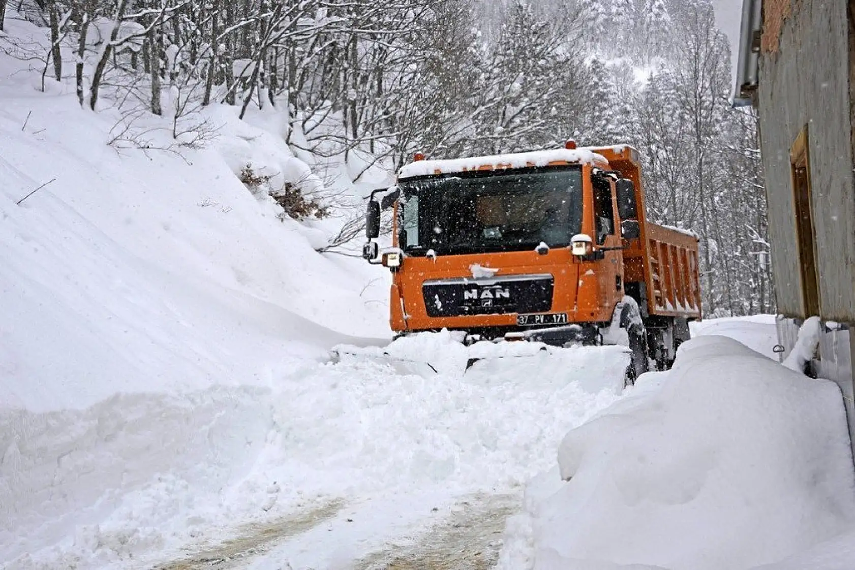 Kastamonu'nun 'kar savaşçıları' bu kışı yoğun geçirdi