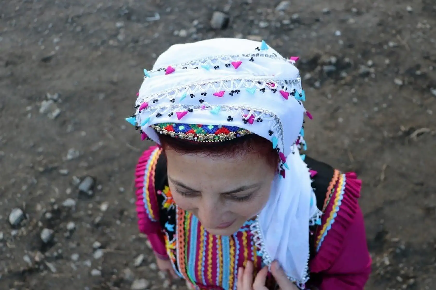 Yöresel giysideki başlıklar kadınların medeni durumuna göre değişiyor