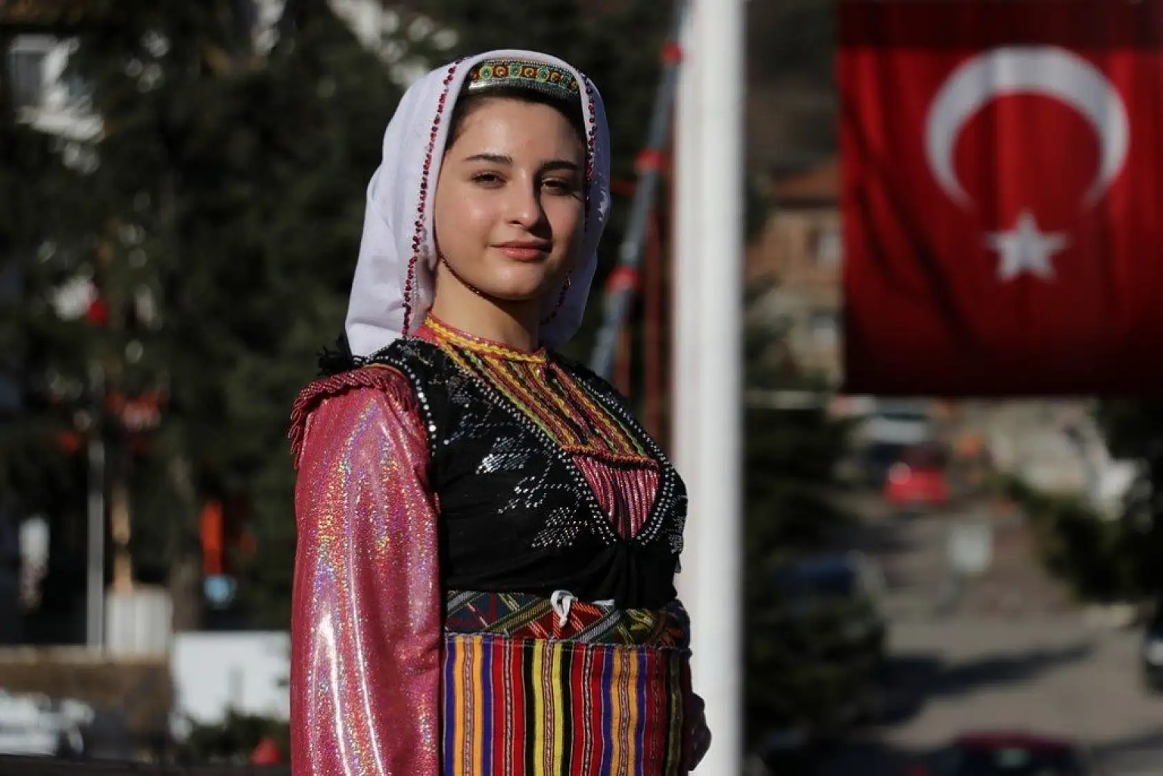 Yöresel giysideki başlıklar kadınların medeni durumuna göre değişiyor