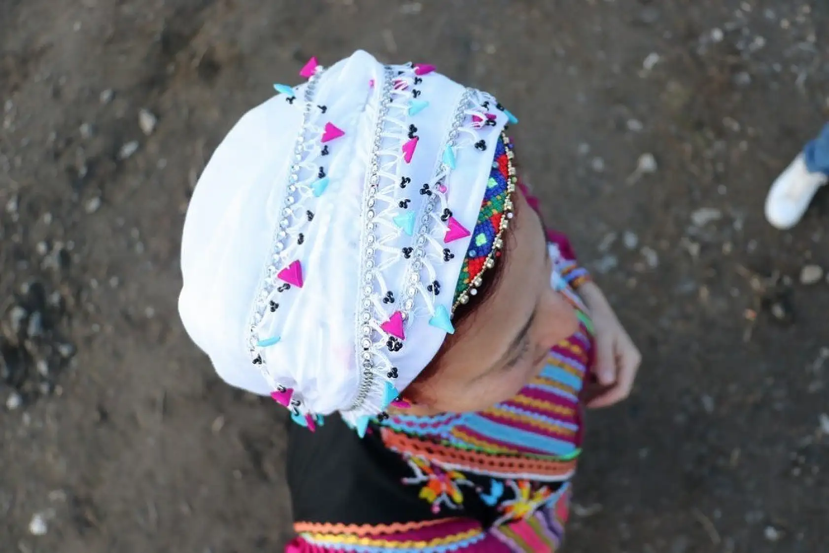 Yöresel giysideki başlıklar kadınların medeni durumuna göre değişiyor