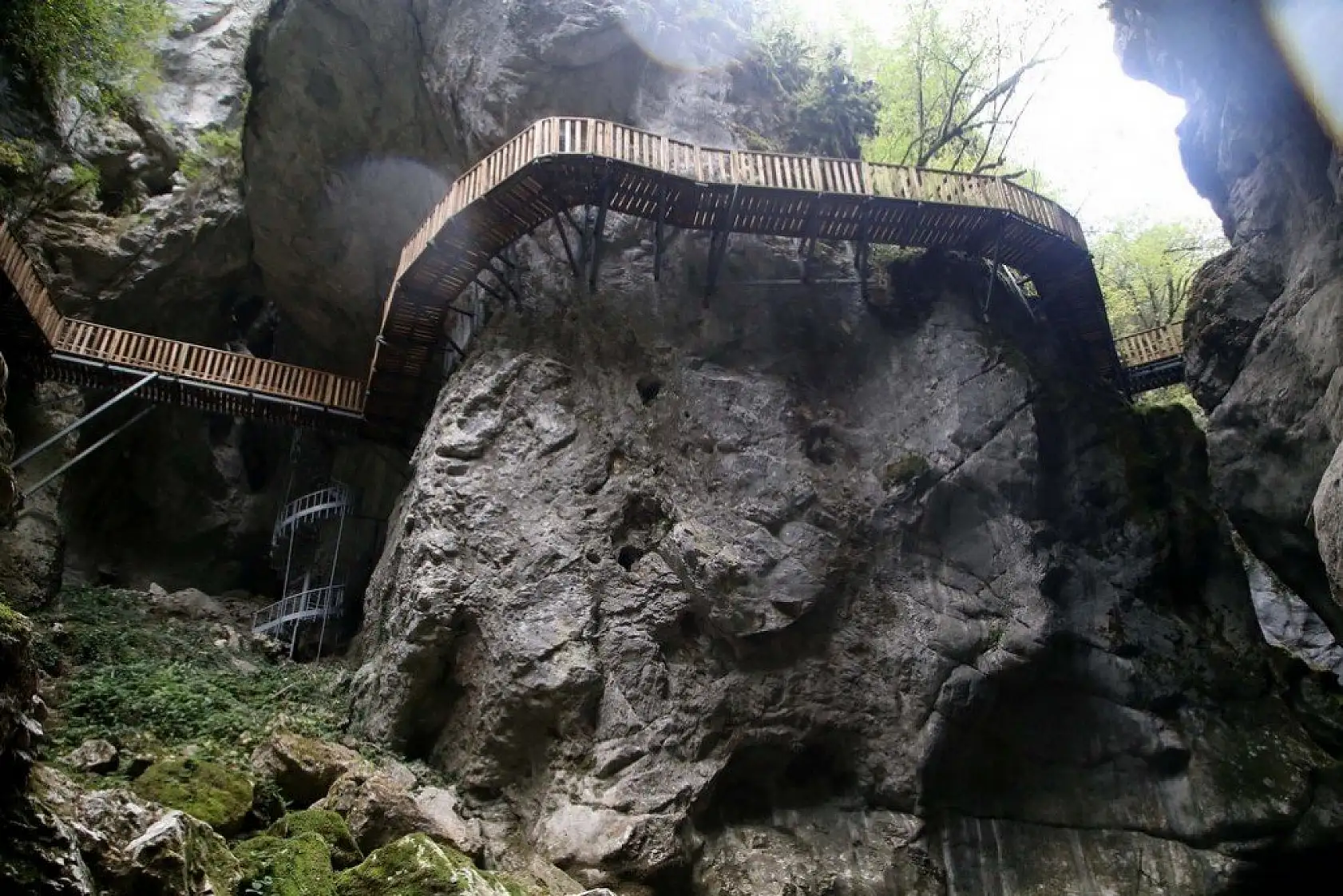 Valla ve Horma kanyonları doğaseverleri cezbediyor